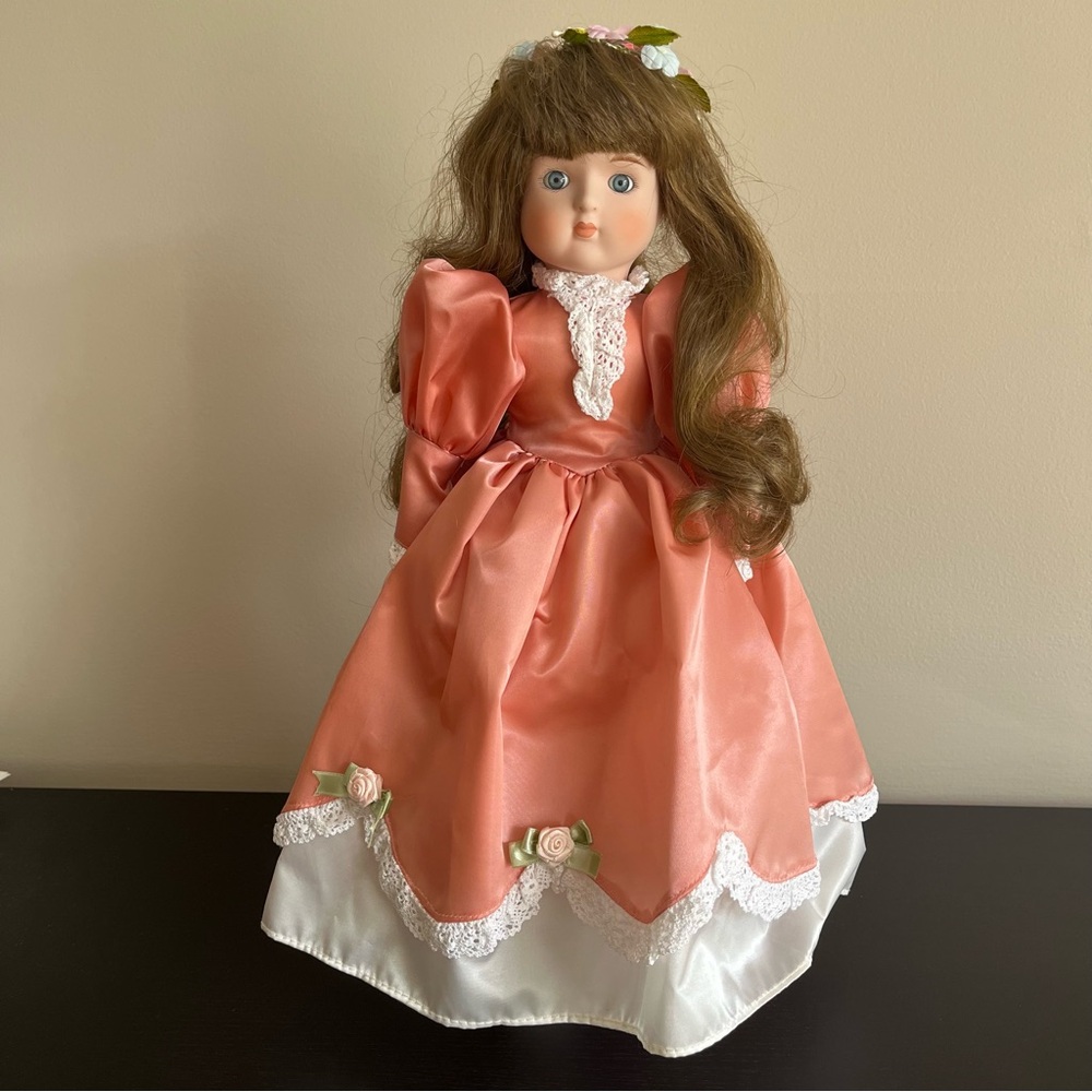 CHSN Artisan Collection Dominique Musical Porcelain Doll Vintage 16 Inch